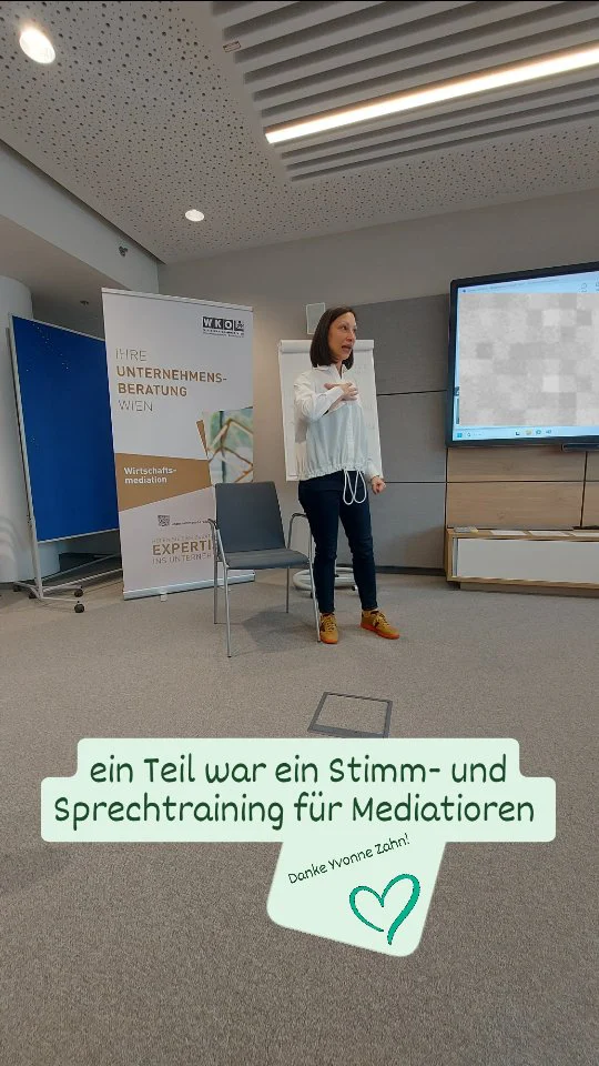 Mit dem Zug nach Wien zum Bundes-Meeting Mitgliedertag Kickoff 2025 der UBIT Experts Group Wirtschaftsmediatoren 🚆✨. Ein inspirierender Tag voller wertvoller Einblicke, spannender Gespräche und fachlichem Austausch. Besonders begeistert hat mich der Workshop *'Meine Stimme – mein Erfolg'* mit der großartigen Yvonne Zahn 🎙️. Das Stimm- und Sprechtraining war nicht nur lehrreich, sondern hat mir auch gezeigt, wie wichtig es ist, die eigene Stimme gezielt einzusetzen, um erfolgreich zu kommunizieren und zu überzeugen. 

Der Austausch mit anderen Wirtschaftsmediatoren ist immer ein Highlight für mich. Es ist unglaublich, wie viel man voneinander lernen kann – von neuen Ansätzen über innovative Methoden bis hin zu wertvollen Erfahrungen aus der Praxis. Ein riesiges Dankeschön an alle, die diesen Tag so besonders gemacht haben. 🙌 

Ich freue mich darauf, auch weiterhin auf Bundesebene mit so tollen Kolleginnen und Kollegen zusammenzuarbeiten! 💡 Möchtest auch du Teil dieses inspirierenden Netzwerks werden und gemeinsam mit uns die Zukunft der Wirtschaftsmediation gestalten? Dann melde dich bei mir! Gemeinsam können wir so viel mehr erreichen. 💼 

#Wirtschaftsmediatoren #Stimmtraining #Netzwerken #Kommunikation #Weiterbildung #UBIT #Zusammenarbeit #Inspiration #Wien #Mediation